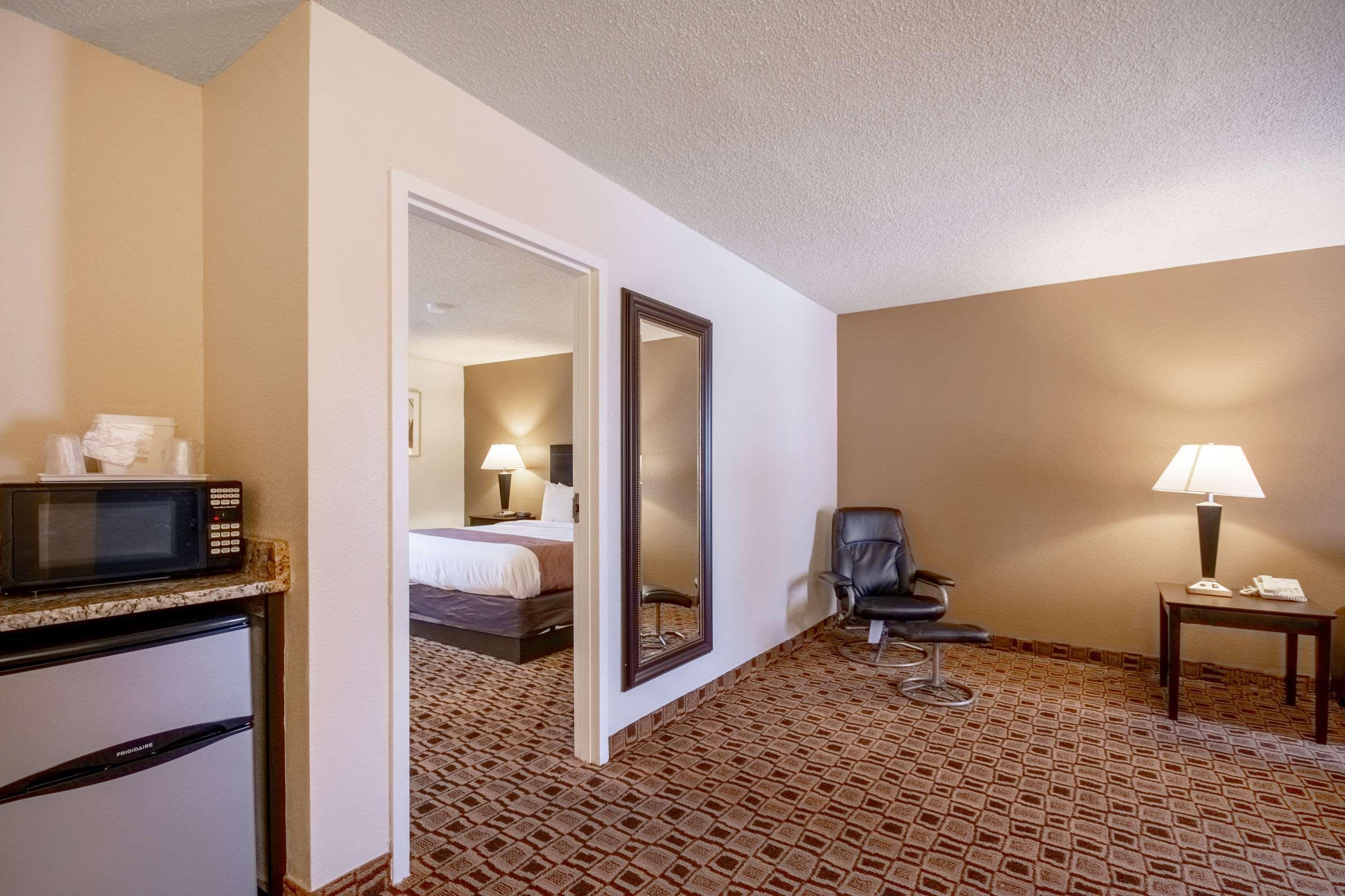 Coratel Plus Suites Wichita West Airport Exteriér fotografie