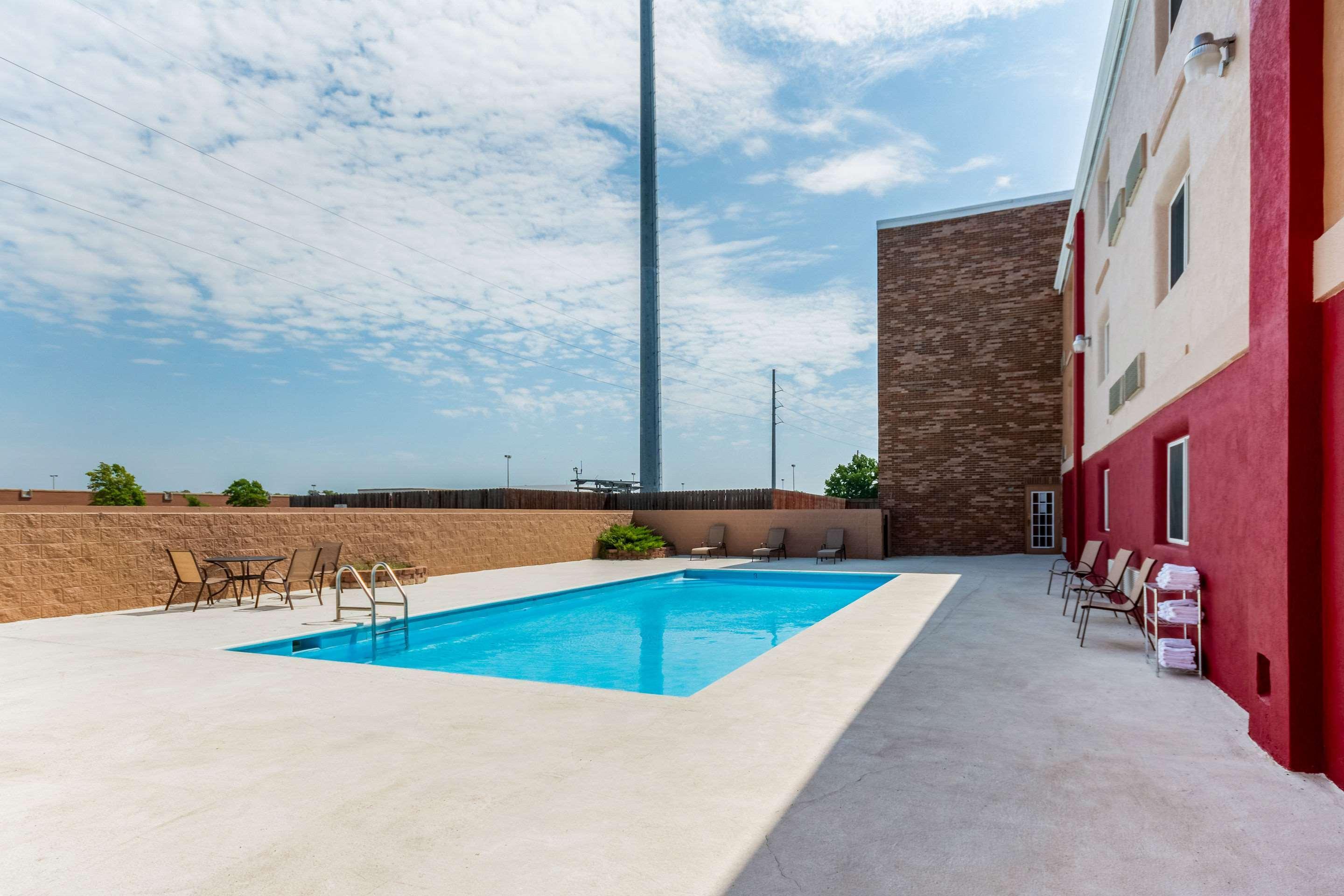 Coratel Plus Suites Wichita West Airport Exteriér fotografie