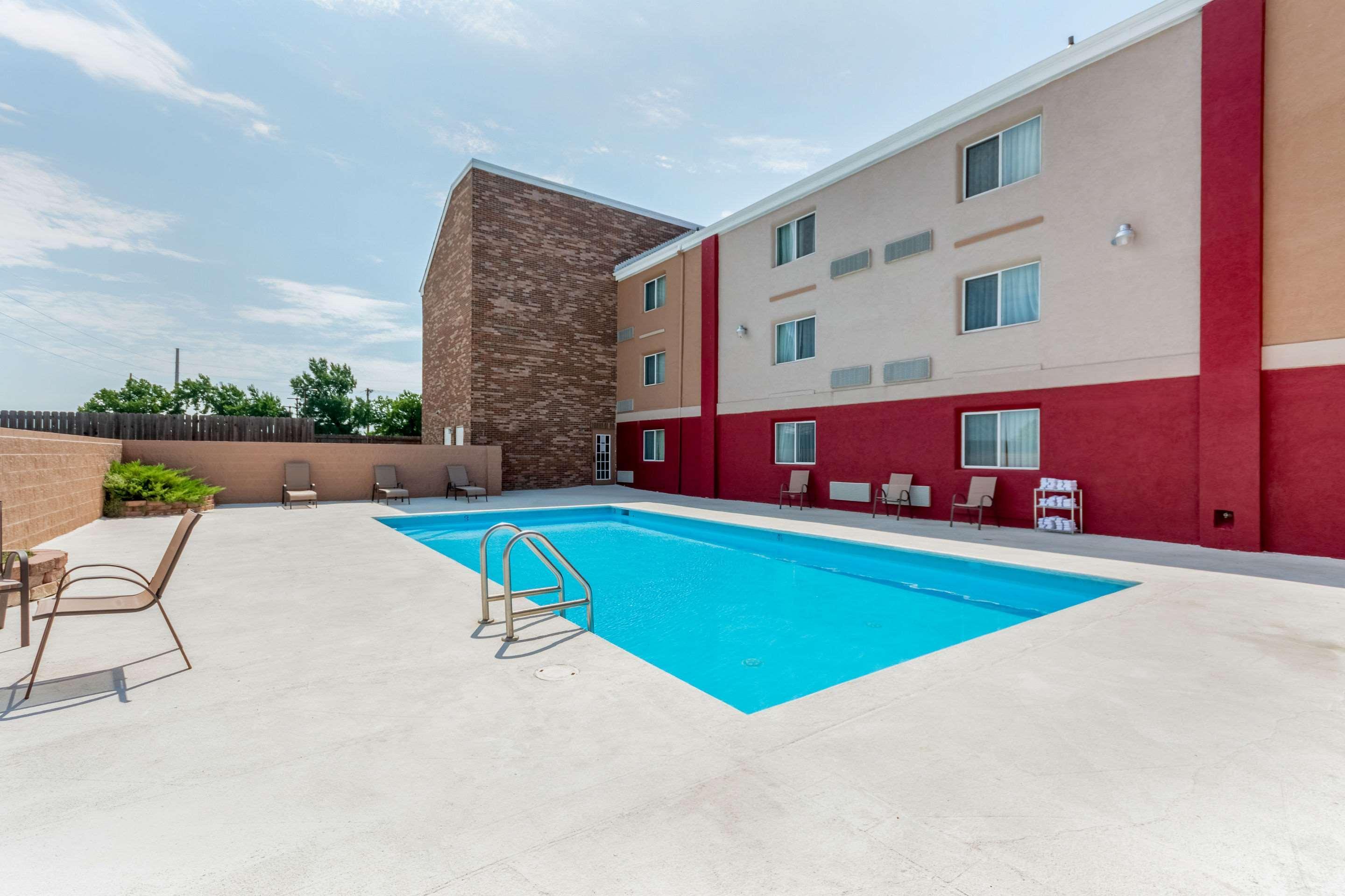 Coratel Plus Suites Wichita West Airport Exteriér fotografie